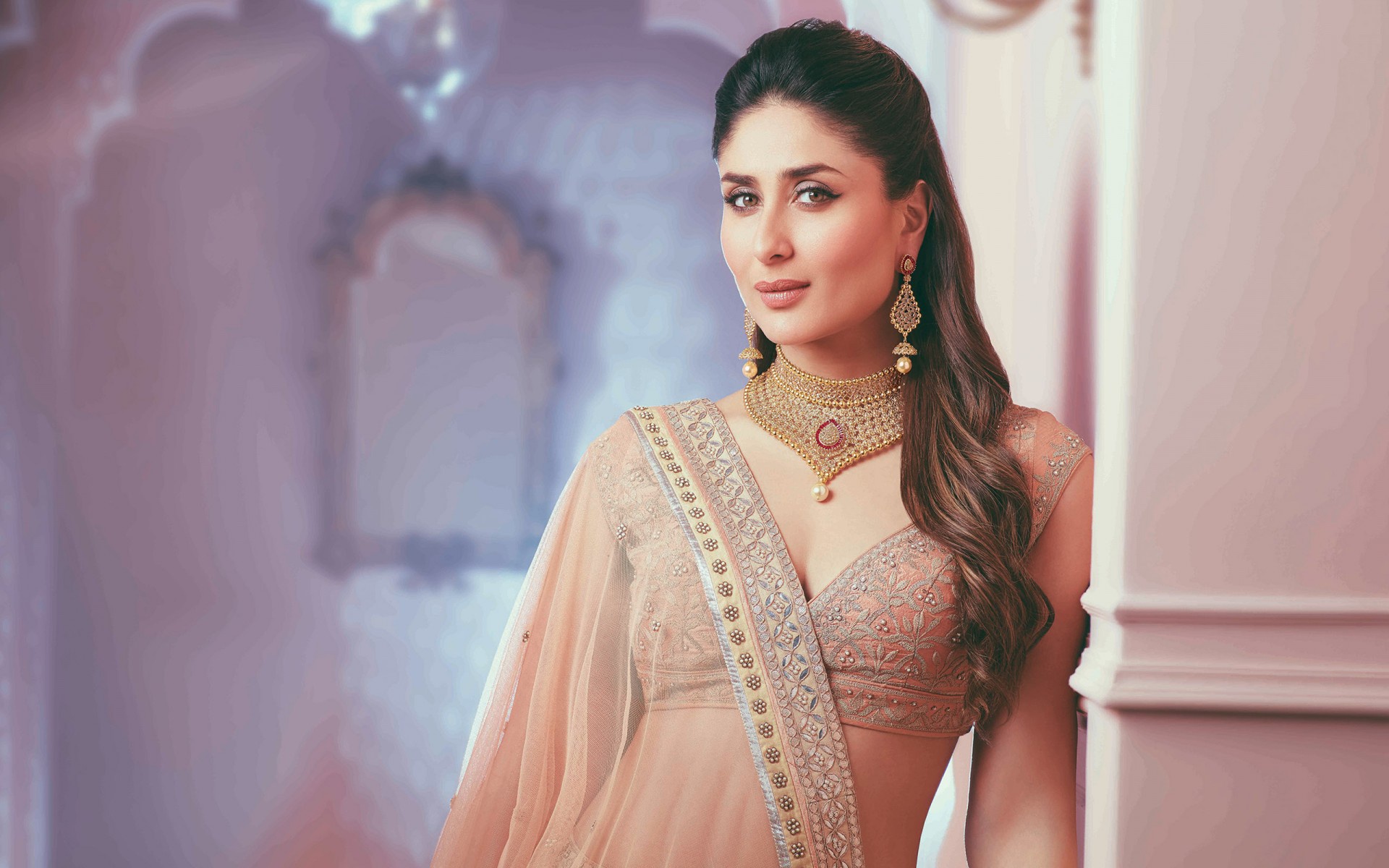 Kareena Kapoor wiki, Bio, Age, Weight, Husband, Net Worth